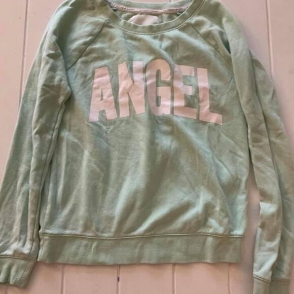 3 for $20 😇 Victoria’s Secret sweatshirt -SP - Picture 1 of 1